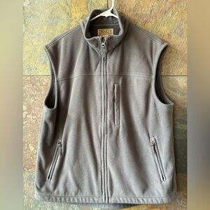 Gray Duluth fleece vest, 3 front zipper pockets. 2 inside, EUC